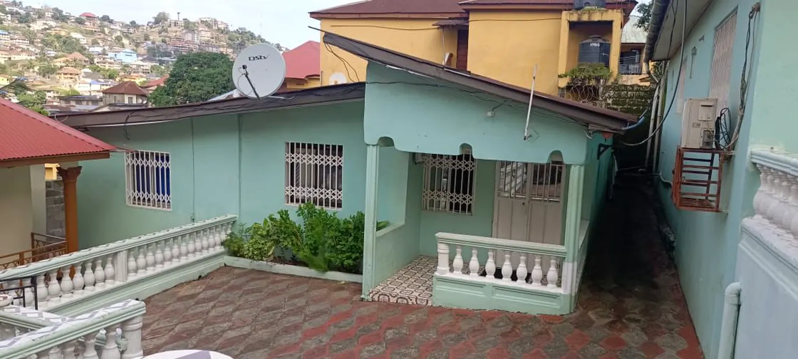 3-Building Compound for Sale in Lumley - photo 4